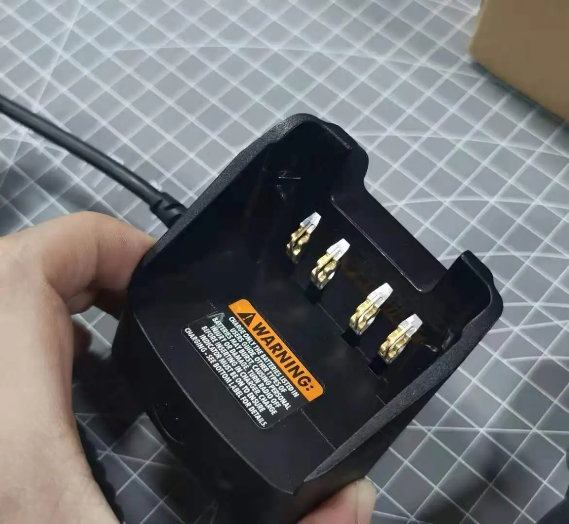 Vehicular and In-car charger RLN6433 FIT IN XIR P8268 XIR P6600 XIR P8668i GP328D GP338D XPR6550 XPR6350 XPR3300 XPR3300E - Image 2